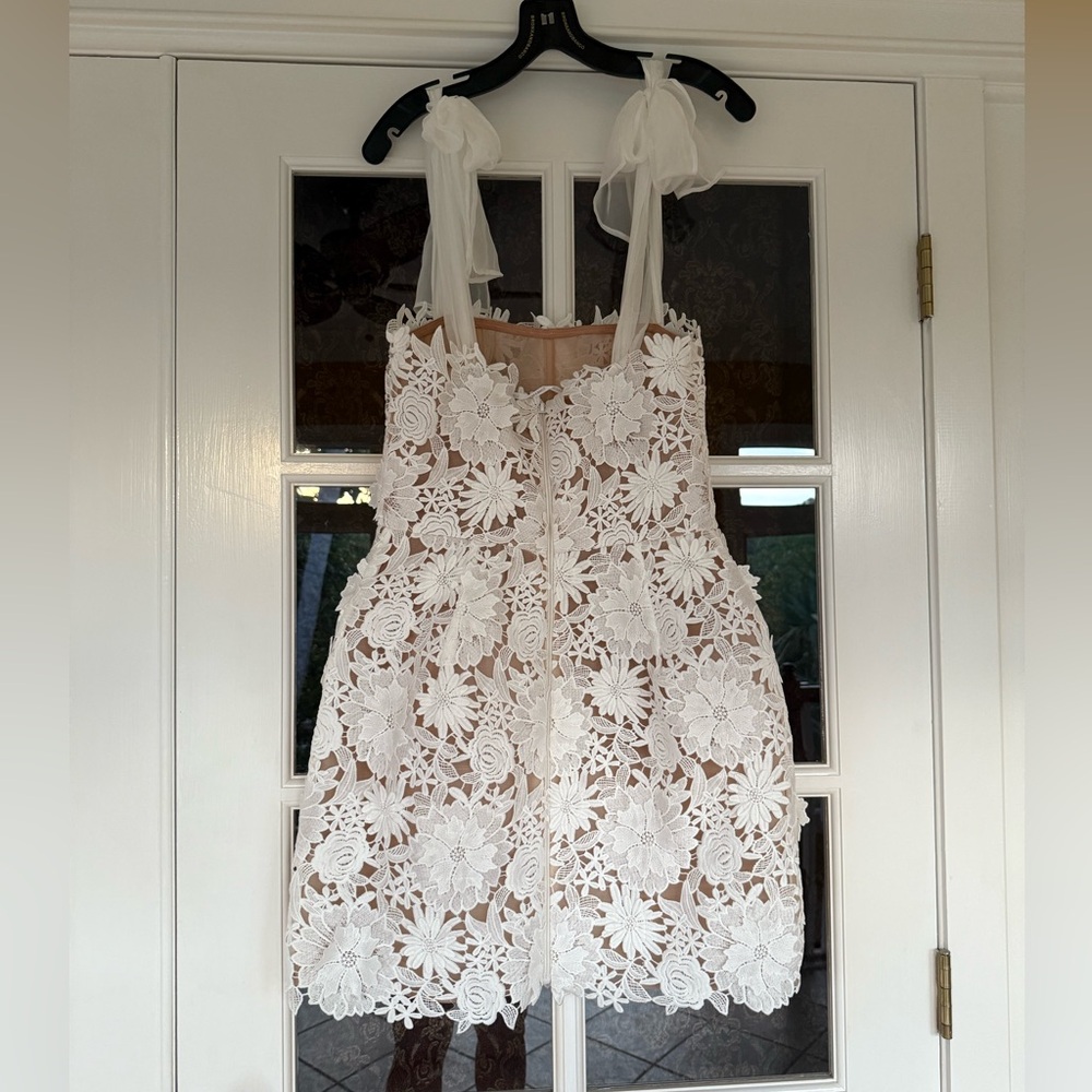 BRONX AND BANCO
Maia Sleeveless Mini Dress - White
Size XL - Picture 8 of 8